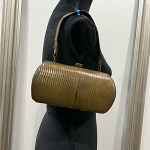 Vintage pull purse